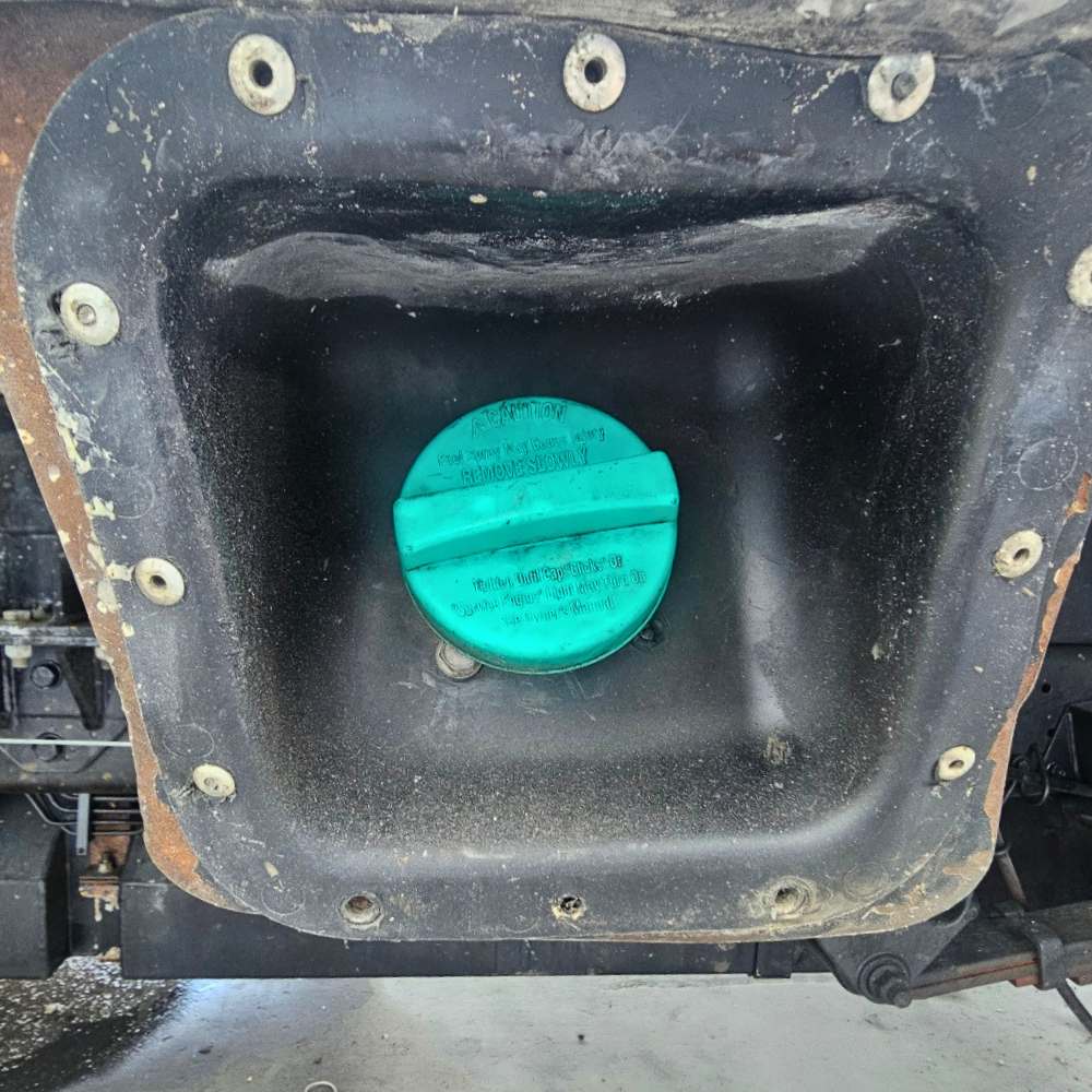 Fuel Opening 2 VSP-70 – Thomas Concrete Machinery